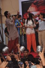 Ranbir Kapoor and Nargis Fakri promote Rockstar in MMK College on 19th Oct 2011 (22).JPG